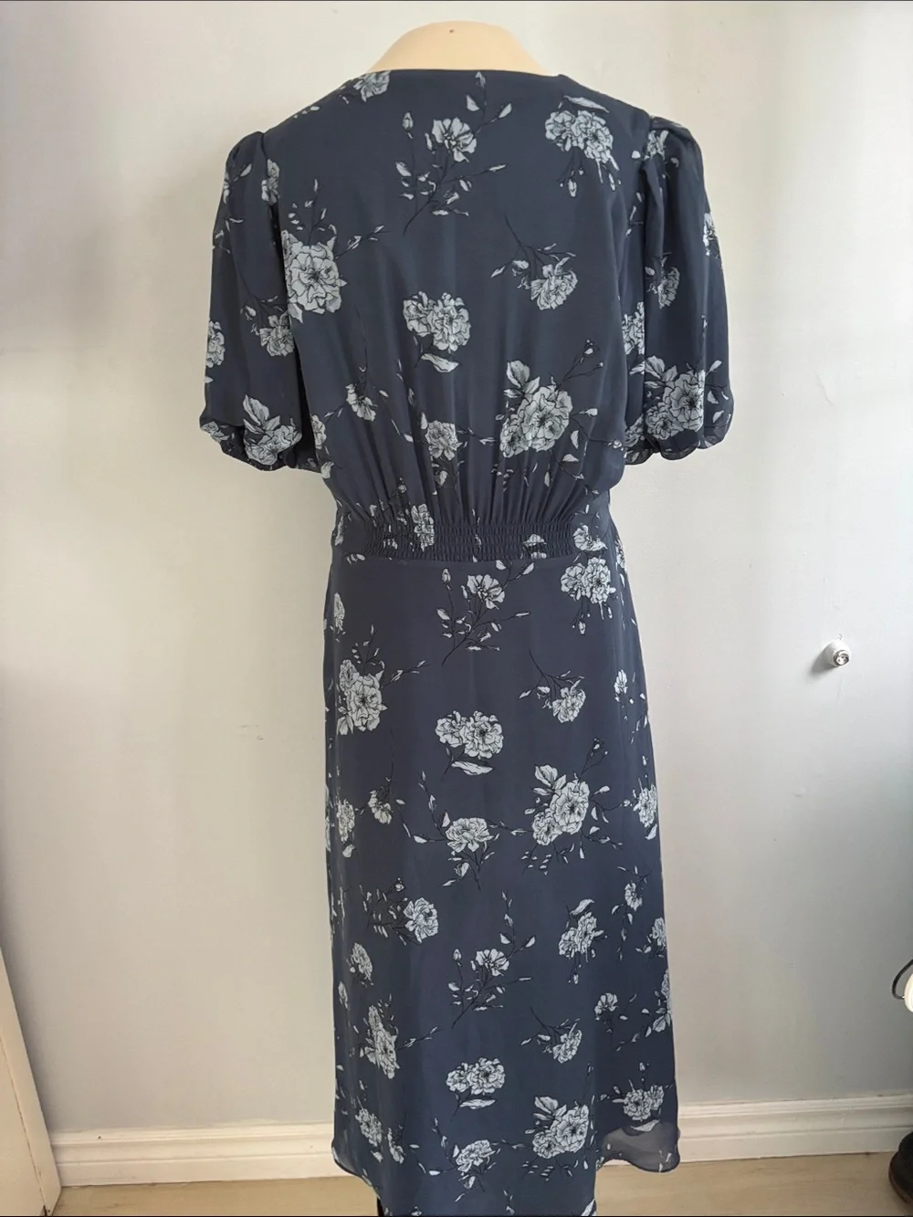 Club Monaco Slate Blue Floral V-Neck Puff Sleeve Maxi Dress - Picture 5 of 6